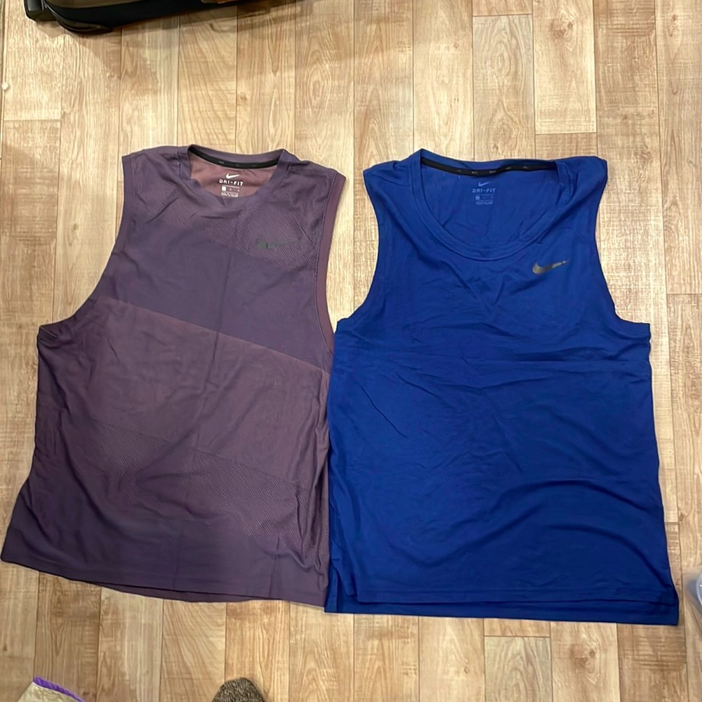 Sleeveless Nike workout shirt L 2 for 1 sale
